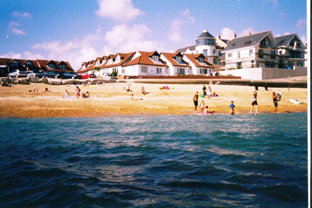 PARADISE VILLA BEACH BUNGALOW OVERLOOKS BEACH AND BEAUTIFUL WEYMOUTH BAY