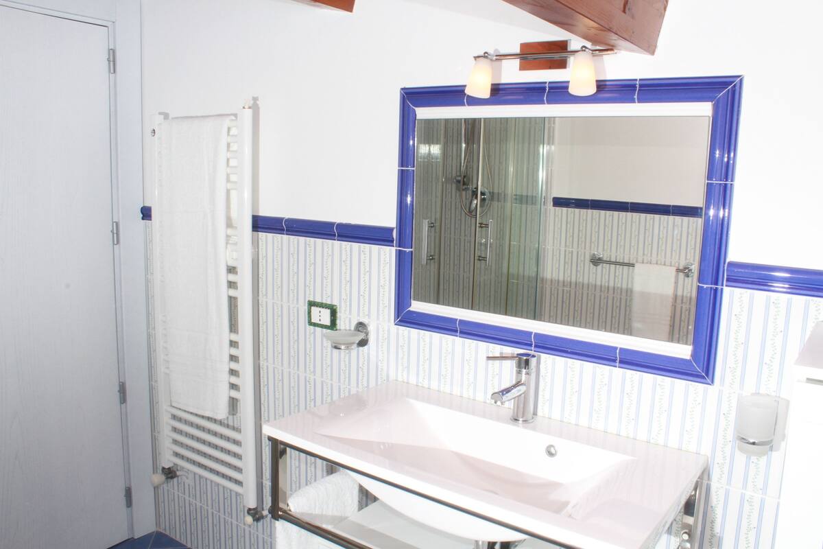 Room, Balcony (Arabel) | Bathroom | Shower, free toiletries, hair dryer
