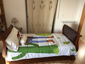 3 chambres, fer et planche à repasser, lit parapluie, Wi-Fi gratuit