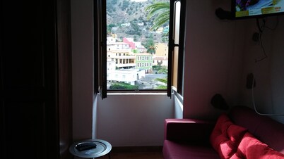 Ideal couples house with beautiful views of the town, excellent for walkers.