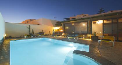 VILLA PRINCESA with pool, free WIFI, BBQ in the best area of Lanzarote