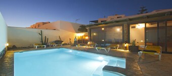 V PRINCESA, home with heated swimming pool, BBQ and free WIFI