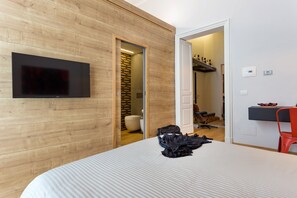 4 bedrooms, soundproofing, iron/ironing board, free WiFi - Uflat • comfy apt, in the historic center of Catania. (Catania)