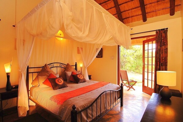 3 chambres, coffres-forts dans les chambres, fer et planche à repasser