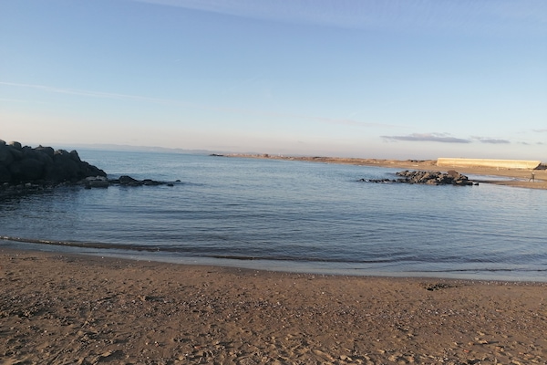 Beach nearby, sun-loungers, beach towels