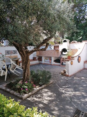 Terrace/patio - A little paradise in the heart of Fiumicino residential area free from pollution (Fiumicino)