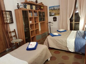 2 dormitoris, planxa i posts de planxar, Internet i roba de llit 