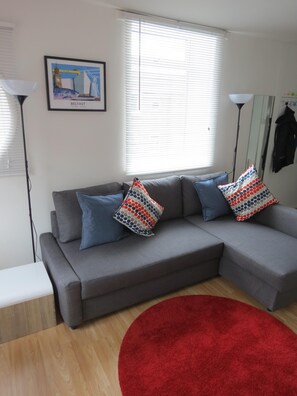 تلفزيون ذكي، مشغل دي في دي، مكتبة موسيقى، مكتبة فيديو