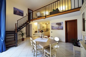 Dining - Italia Apartment - Comfortable holiday in the historic center of Naples (Napoli)