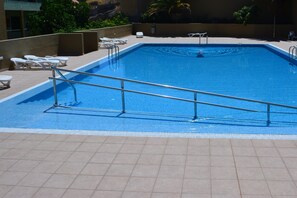 حمّام سباحة خارجي