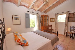 4 quartos, ferros/tábuas de passar roupa, Wi-Fi, roupa de cama