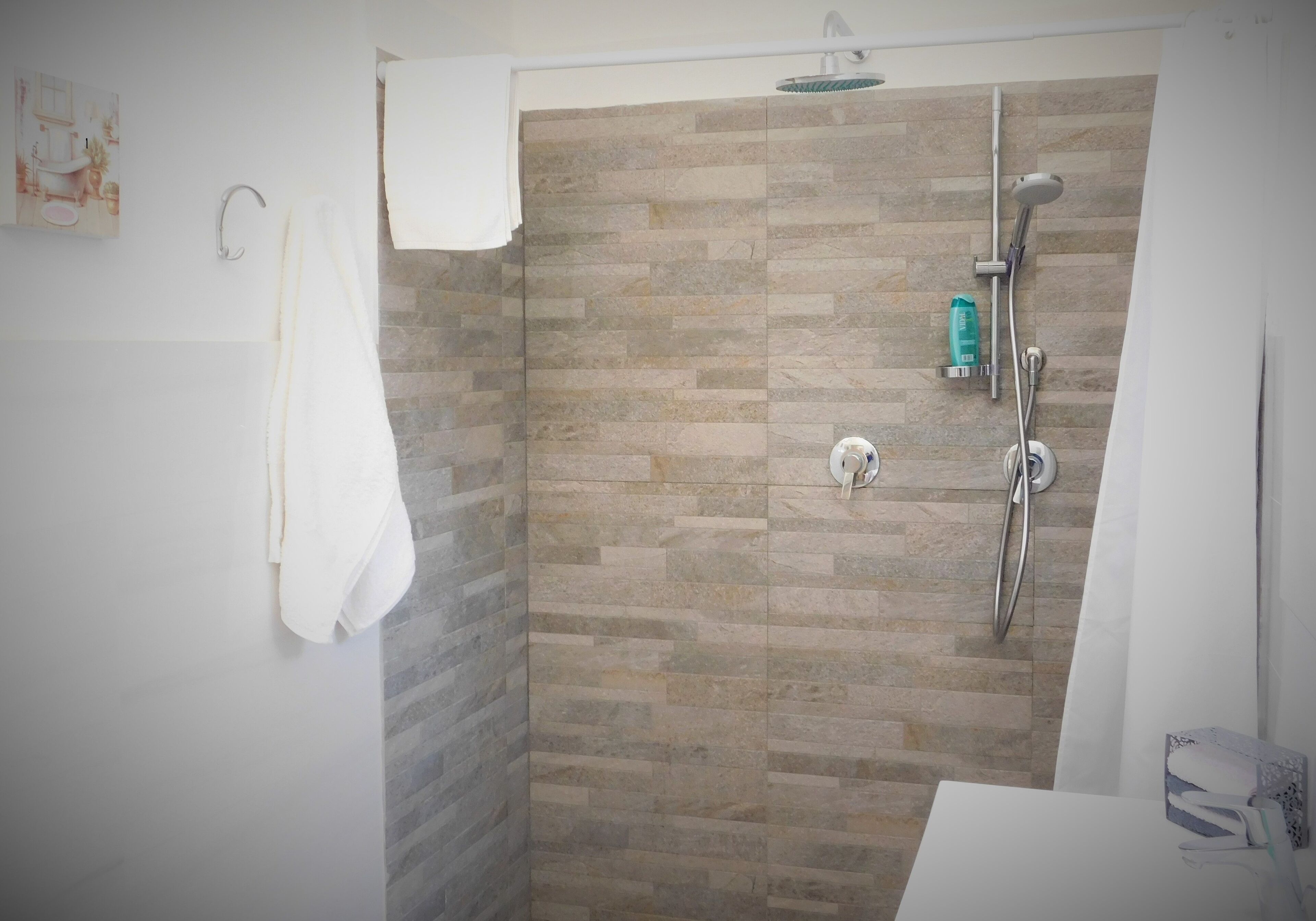 Haartrockner, Handtücher, Seife, Shampoo