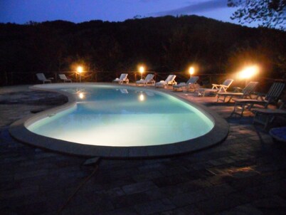 Farmhouse with swimming pool, perfect for families and groups. Gubbio, Umbria. 