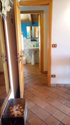 Dusche, Haartrockner, Bidet, Handtücher