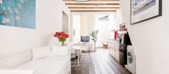 Street Level Studio Apartment in Amsterdam City Centre. 
