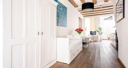 Alakerran Studio-huoneisto Amsterdamin keskustassa.