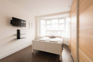 1 غرفة نوم ومكواة/لوح كي وملاءات أسرّة