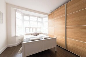 1 chambre, fer et planche à repasser, literie fournie