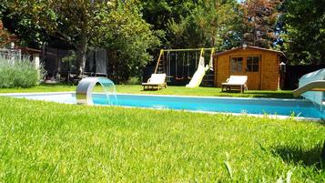 Piscina all'aperto, una piscina riscaldata