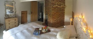2 chambres, fer et planche à repasser, Wi-Fi, draps fournis