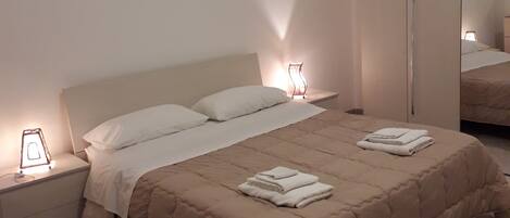 1 chambre, fer et planche à repasser, lit parapluie, Wi-Fi gratuit