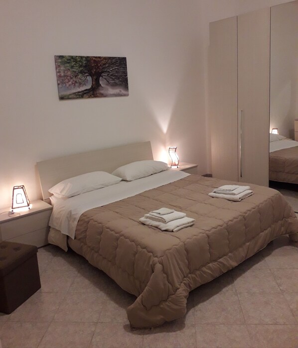 1 bedroom, iron/ironing board, travel cot, free WiFi