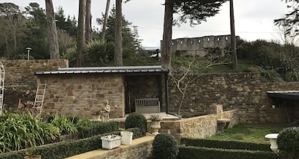 Single-storey house 125 m² facing the sea, patio with barbecue and garden.