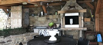 Single-storey house 125 m² facing the sea, patio with barbecue and garden.