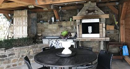 Single-storey house 125 m² facing the sea, patio with barbecue and garden.