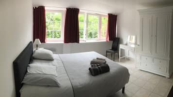 3 bedrooms, WiFi, bed sheets