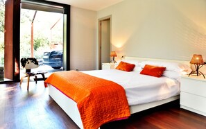 4 chambres, fer et planche à repasser, lit de bébé portatif