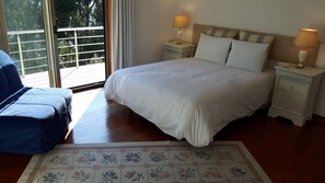 4 habitaciones, escritorio, tabla de planchar con plancha y wifi gratis 