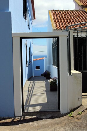 Exterior detail - Hello Third! Cozy Apartment (Angra do Heroísmo)