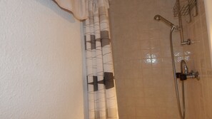 Séchoir à cheveux, papier de toilette