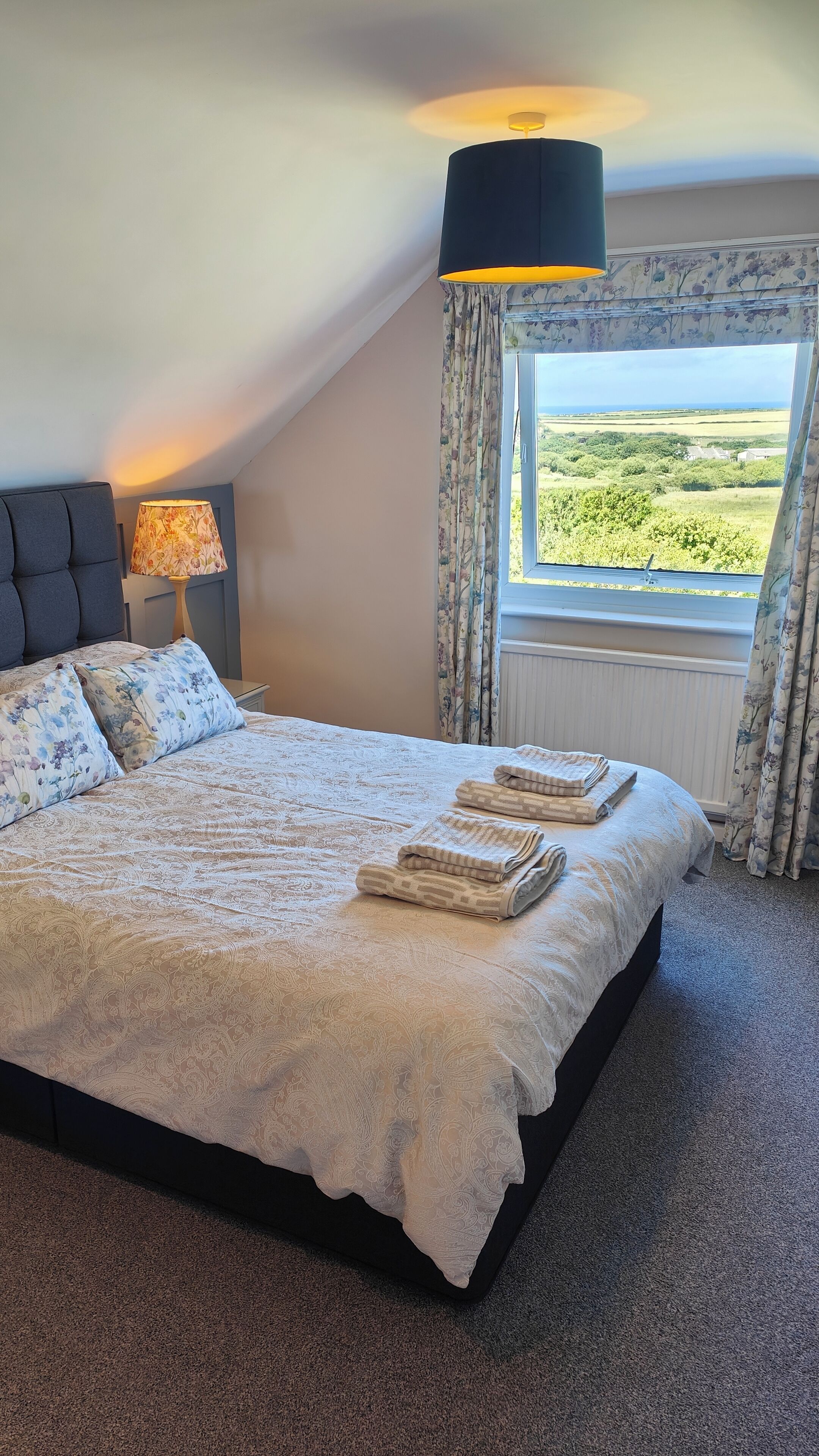 4 Schlafzimmer, Schreibtisch, Bügeleisen/Bügelbrett, Reisekinderbett