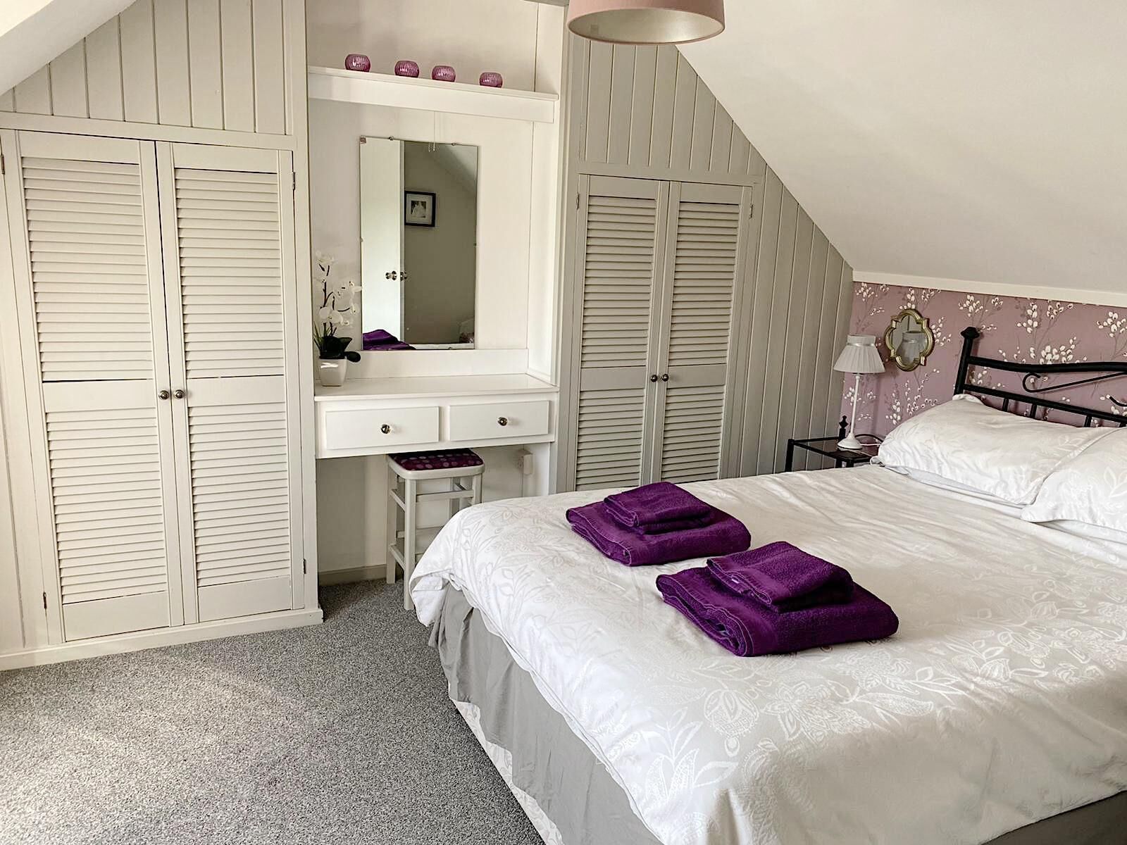 4 bedrooms, desk, iron/ironing board, travel cot