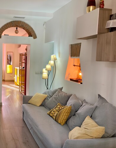 Hospitable and very close to "Leonardo's Last Supper".