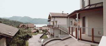 Apartment a stone's throw from the lake