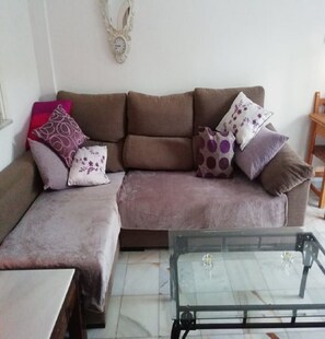 TV, DVD player, books, stereo