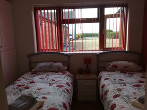 1 chambre, fer et planche à repasser, draps fournis