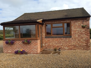Exterior - 1 bed sweet little cottage in Yoxall (Yoxall)