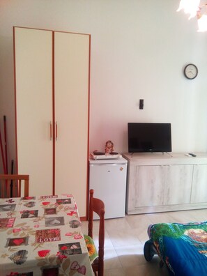 1 bedroom, desk, soundproofing, free WiFi - Casa Teatro Greco historic center (Catania)