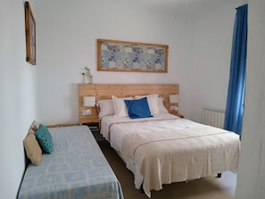 1 bedroom, iron/ironing board, travel cot, WiFi