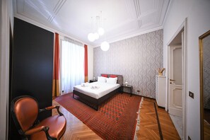 4 bedrooms, desk, iron/ironing board, free WiFi