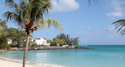 Pereybere Pearl - Strand mit Blick auf Wohnung