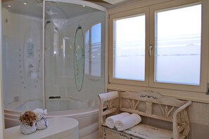 Shower, jetted tub, hair dryer, towels