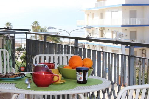 Lucy Apartment 100 m vom schönen Strand von Marina di Ragusa entfernt 