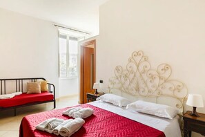 1 habitación, tabla de planchar con plancha, wifi gratis y ropa de cama