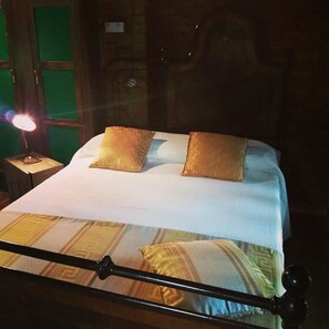 Zimmersafe, Bügeleisen/Bügelbrett, Reisekinderbett, WLAN