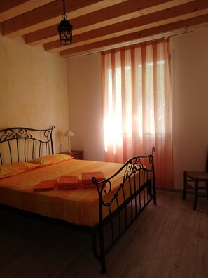 3 quartos, ferros/tábuas de passar roupa, Wi-Fi, roupa de cama